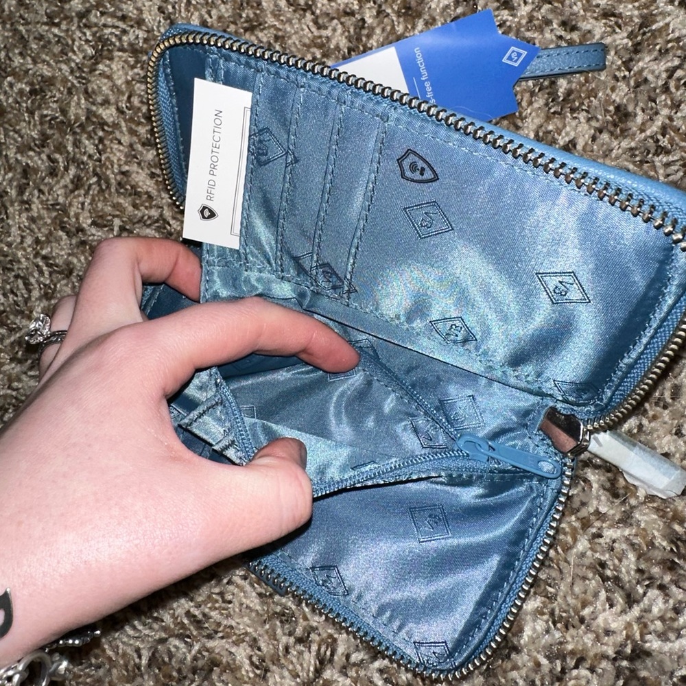 BNWOT Vera Bradley Smartphone Wristlet: “Painted Medallions” - Picture 8 of 16